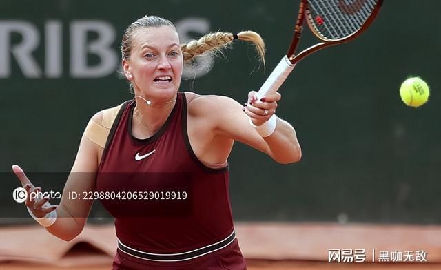科维托娃爆冷击败瑞士队，突破纪录引爆全场！