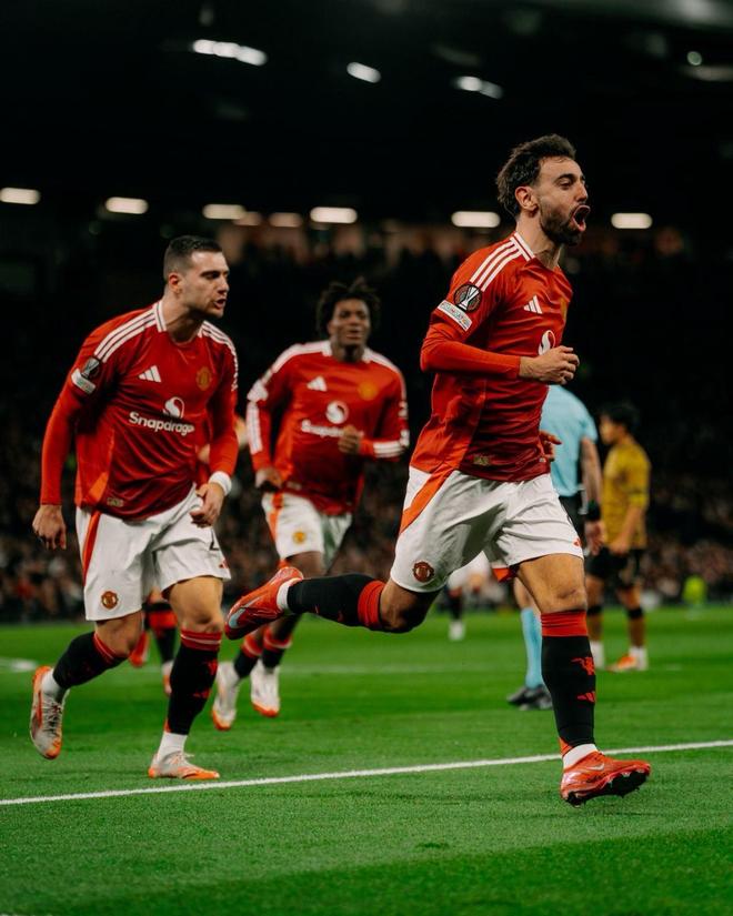 包含曼联后卫神勇救险，助球队成功保级，那么法律人民.的词条